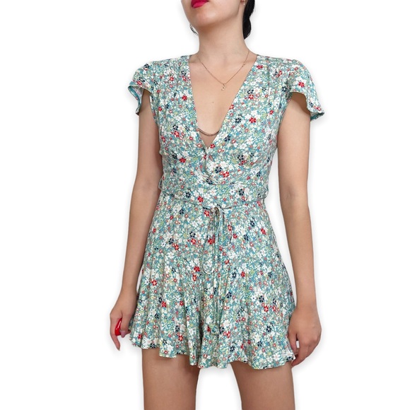 Skylar + Madison Floral Romper Size S - Picture 10 of 16